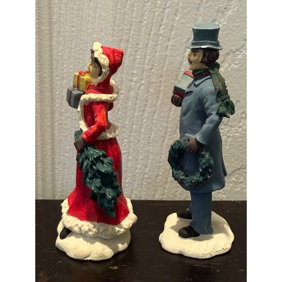 Vintage Christmas Caroler Figurines Set Of 2 Man & Woman Holding Gifts & Wreaths - Picture 2 of 5